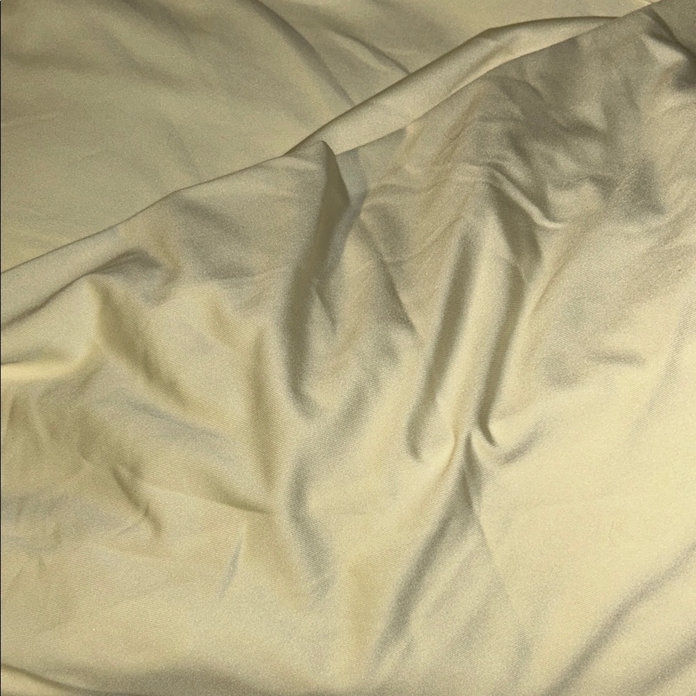 Chic Off White Spandex Table cover - Picture 3 of 3